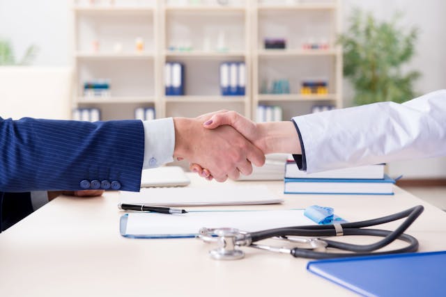 5 Ways to Negotiate the Best Physician Employment Contract
